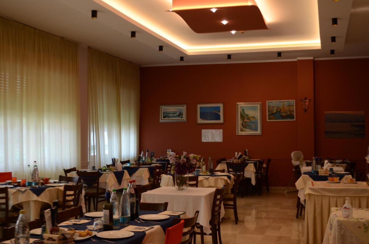 Hotel Boston Cesenatico Luaran gambar